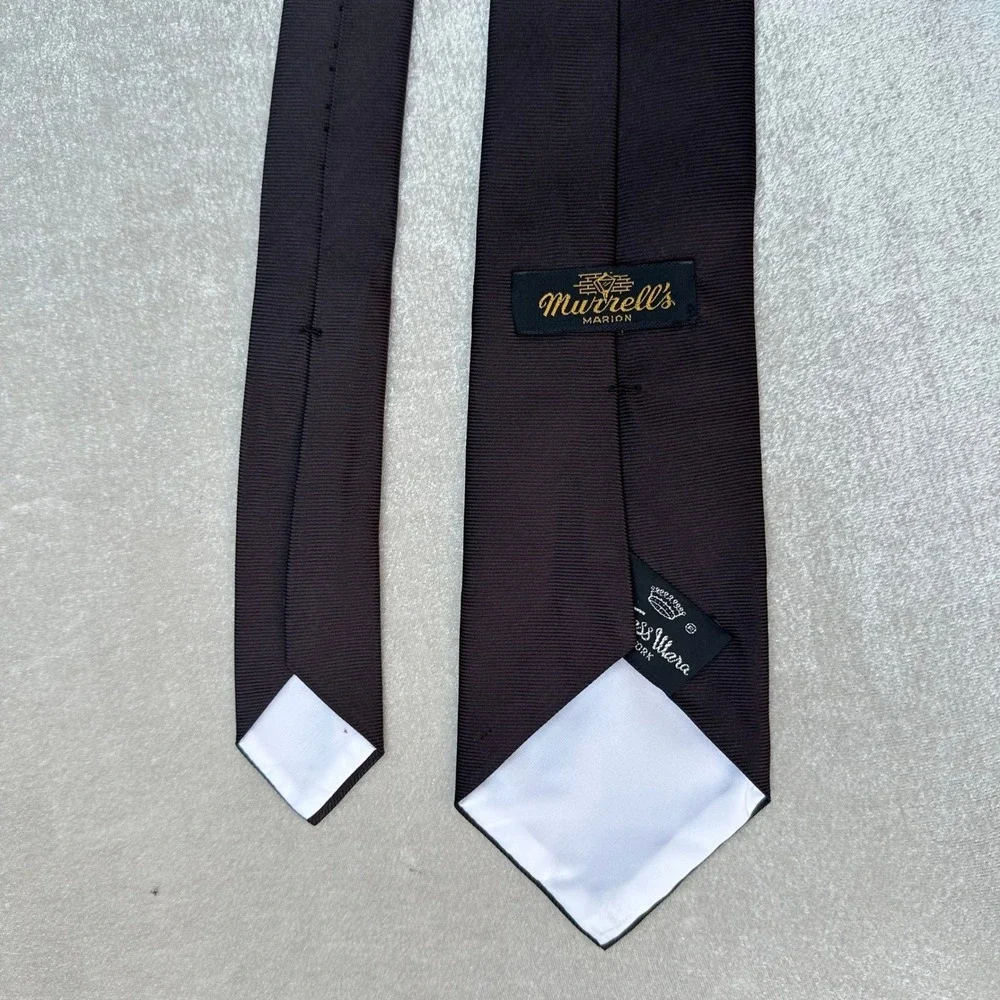 Countess Mara Men's Tie Brown Solid Crest Logo Classic Necktie 3.5